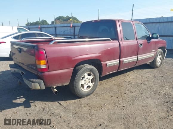 ✅ 2000 Chevrolet Silverado 1500 LS • VIN: 1GCEC19T0YZ115267 • Лот: 43527083. Опубликован ранее на IAAI с пробегом 234 512 миль. Бесплатный доступ к архиву аукционных продаж из США и подробный отчёт об истории автомобиля на DreamBid. Изображение 4.
