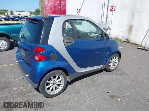 ✅ 2009 Smart fortwo Pure • VIN: WMEEJ31X19K243304 • Лот: 42860139. Опубликован ранее на IAAI с пробегом 119 617 миль. Бесплатный доступ к архиву аукционных продаж из США и подробный отчёт об истории автомобиля на DreamBid. Изображение 4.
