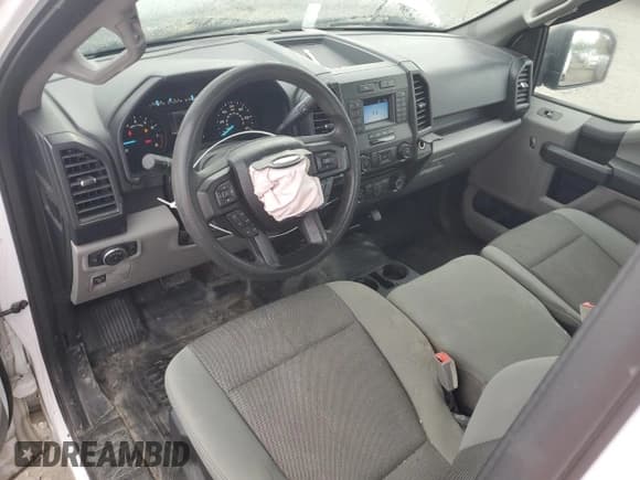 ✅ 2018 Ford F-150 XL • VIN: 1FTMF1CB8JKC10502 • Lot: 82260675. Listed on Copart with 70,468 mi. Free auction sales archive from the USA and detailed vehicle history report at DreamBid. Image 8.