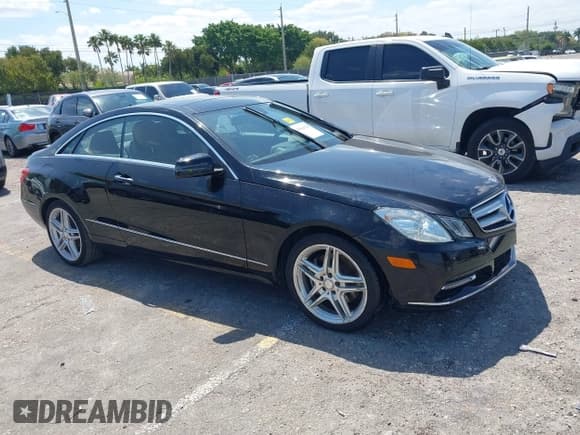 ✅ 2013 Mercedes-Benz E 350 • VIN: WDDKJ5KB1DF212769 • Lot: 42064928. Wystawiony na IAAI z przebiegiem 62 500 mil. Bezpłatny archiwum sprzedaży aukcyjnych z USA i szczegółowy raport historii pojazdu na DreamBid. Zdjęcie 1.
