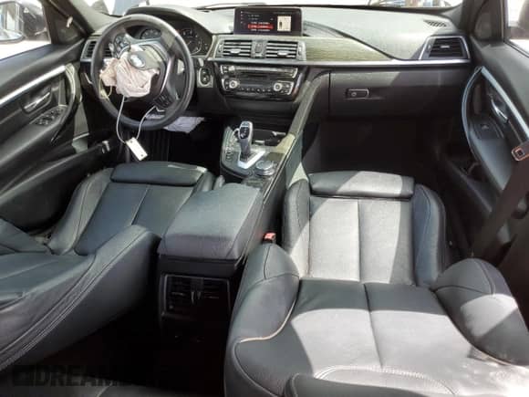 2018 BMW 3 Series 328d xDrive с VIN WBA8J1C51JA379516, выставлен на аукционе Copart как лот 60606515 с пробегом 69 578 миль миль и Списание • Salvage title. История ставок и продаж доступна на DreamBid. Изображение 8.