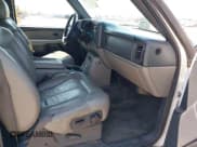 ✅ 2002 Chevrolet Suburban LS • VIN: 3GNEC16Z62G329185 • Лот: 42407727. Опубликован ранее на IAAI с пробегом 237 042 миль. Бесплатный доступ к архиву аукционных продаж из США и подробный отчёт об истории автомобиля на DreamBid. Изображение 5.