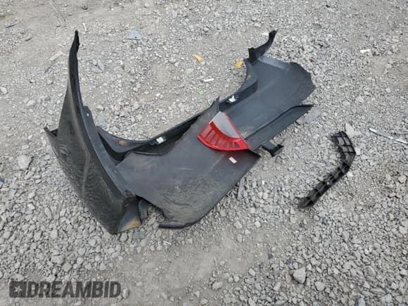 ✅ 2010 Mercury Milan • VIN: 3MEHM0HAXAR664987 • Lot: 64991864. Wystawiony na Copart z przebiegiem 213 132 mil. Bezpłatny archiwum sprzedaży aukcyjnych z USA i szczegółowy raport historii pojazdu na DreamBid. Zdjęcie 12.