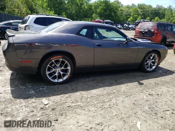 ✅ 2020 Dodge Challenger SXT • VIN: 2C3CDZAG9LH198406 • Lot: 55082374. Wystawiony na Copart z przebiegiem 80 764 mil. Bezpłatny archiwum sprzedaży aukcyjnych z USA i szczegółowy raport historii pojazdu na DreamBid. Zdjęcie 3.