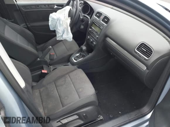 ✅ 2011 Volkswagen Golf • VIN: WVWDB7AJ7BW042404 • Lot: 43582475. Wystawiony na IAAI z przebiegiem 162 488 mil. Bezpłatny archiwum sprzedaży aukcyjnych z USA i szczegółowy raport historii pojazdu na DreamBid. Zdjęcie 5.