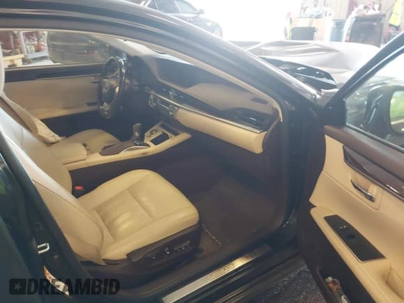 ✅ 2016 Lexus ES 330 • VIN: JTHBK1GG2G2236674 • Лот: 43360170. Опубликован ранее на IAAI с пробегом 113 169 миль. Бесплатный доступ к архиву аукционных продаж из США и подробный отчёт об истории автомобиля на DreamBid. Изображение 5.