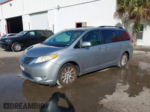 ✅ 2011 Toyota Sienna XLE • VIN: 5TDYK3DC4BS012512 • Lot: 43764837. Listed on IAAI with 291,739 mi. Free auction sales archive from the USA and detailed vehicle history report at DreamBid. Image 2.