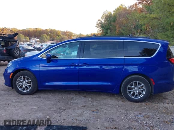 ✅ 2021 Chrysler Pacifica Touring • VIN: 2C4RC1FG1MR502455 • Lot: 43582725. Wystawiony na IAAI z przebiegiem 54 732 mil. Bezpłatny archiwum sprzedaży aukcyjnych z USA i szczegółowy raport historii pojazdu na DreamBid. Zdjęcie 14.