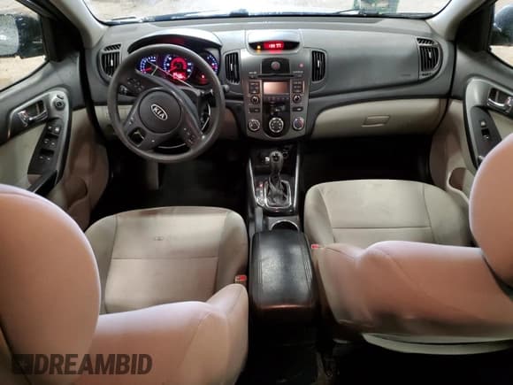 ✅ 2013 Kia Forte EX • VIN: KNAFU4A21D5731452 • Lot: 51136635. Wystawiony na Copart z przebiegiem 178 887 mil. Bezpłatny archiwum sprzedaży aukcyjnych z USA i szczegółowy raport historii pojazdu na DreamBid. Zdjęcie 8.