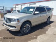 ✅ 2017 Lincoln Navigator • VIN: 5LMJJ3HT9HEL12097 • Lot: 42016473. Wystawiony na IAAI z przebiegiem 132 476 mil. Bezpłatny archiwum sprzedaży aukcyjnych z USA i szczegółowy raport historii pojazdu na DreamBid. Zdjęcie 17.