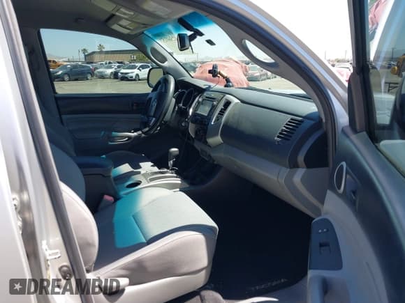 ✅ 2013 Toyota Tacoma • VIN: 3TMMU4FN2DM055326 • Lot: 42560152. Listed on IAAI with 198,406 mi. Free auction sales archive from the USA and detailed vehicle history report at DreamBid. Image 5.