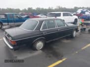 ✅ 1982 Mercedes-Benz 240 • VIN: WDBAB23A2CB344094 • Lot: 43312564. Wystawiony na IAAI z przebiegiem 244 525 mil. Bezpłatny archiwum sprzedaży aukcyjnych z USA i szczegółowy raport historii pojazdu na DreamBid. Zdjęcie 4.