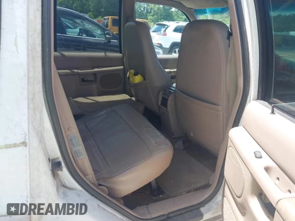 ✅ 1997 Ford Explorer XL • VIN: 1FMDU34E3VZB77721 • Lot: 42176970. Wystawiony na IAAI z przebiegiem 226 054 mil. Bezpłatny archiwum sprzedaży aukcyjnych z USA i szczegółowy raport historii pojazdu na DreamBid. Zdjęcie 8.