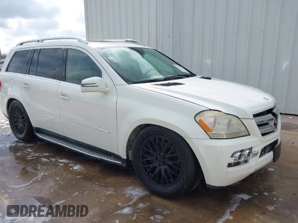 ✅ 2011 Mercedes-Benz GL 450 • VIN: 4JGBF7BEXBA687084 • Lot: 43074035. Wystawiony na IAAI z przebiegiem 196 731 mil. Bezpłatny archiwum sprzedaży aukcyjnych z USA i szczegółowy raport historii pojazdu na DreamBid. Zdjęcie 1.