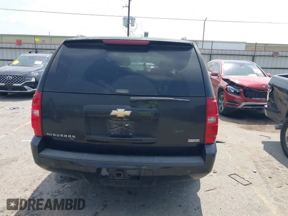 ✅ 2008 Chevrolet Suburban 3LT • VIN: 3GNFC16018G108883 • Lot: 42271973. Listed on IAAI with Not provided. Free auction sales archive from the USA and detailed vehicle history report at DreamBid. Image 16.