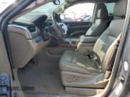 ✅ 2020 Chevrolet Suburban Premier • VIN: 1GNSKJKCXLR140158 • Lot: 69436314. Wystawiony na Copart z przebiegiem 52 922 mil. Bezpłatny archiwum sprzedaży aukcyjnych z USA i szczegółowy raport historii pojazdu na DreamBid. Zdjęcie 7.