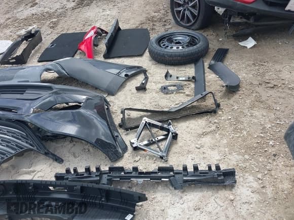 ✅ 2024 Ford Explorer XLT • VIN: 1FMSK7DH0RGA13584 • Lot: 42301824. Wystawiony na IAAI z przebiegiem 10 719 mil. Bezpłatny archiwum sprzedaży aukcyjnych z USA i szczegółowy raport historii pojazdu na DreamBid. Zdjęcie 19.