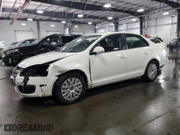 ✅ 2010 Volkswagen Jetta S • VIN: 3VWJZ7AJ2AM003939 • Лот: 64575465. Опубликован ранее на Copart с пробегом 194 688 миль. Бесплатный доступ к архиву аукционных продаж из США и подробный отчёт об истории автомобиля на DreamBid. Изображение 1.