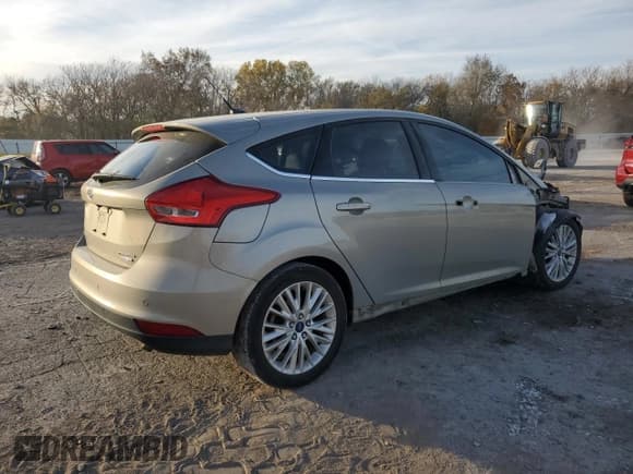 ✅ 2016 Ford Focus Titanium • VIN: 1FADP3N29GL325835 • Лот: 92911795. Опубликован ранее на Copart с пробегом 159 130 миль. Бесплатный доступ к архиву аукционных продаж из США и подробный отчёт об истории автомобиля на DreamBid. Изображение 3.