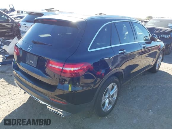 ✅ 2018 Mercedes-Benz GLC 300 • VIN: WDC0G4JB4JV023962 • Lot: 43666399. Listed on IAAI with 140,333 mi. Free auction sales archive from the USA and detailed vehicle history report at DreamBid. Image 4.