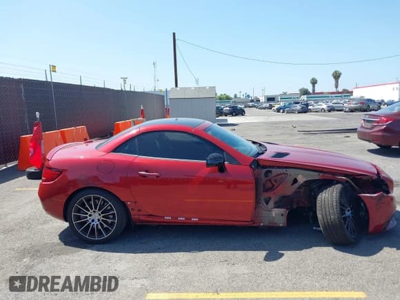 ✅ 2019 Mercedes-Benz SLC 43 AMG • VIN: WDDPK6GA1KF158881 • Лот: 42533077. Опубликован ранее на IAAI с пробегом 31 755 миль. Бесплатный доступ к архиву аукционных продаж из США и подробный отчёт об истории автомобиля на DreamBid. Изображение 13.