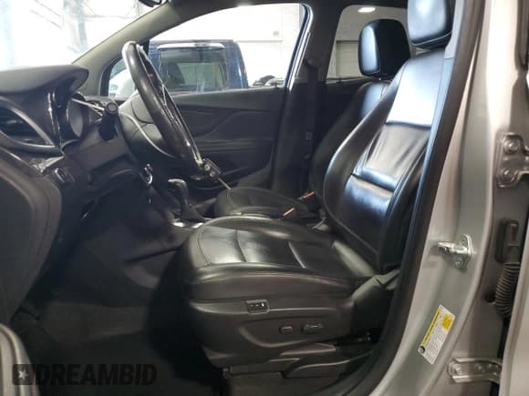 ✅ 2016 Buick Encore Leather • VIN: KL4CJGSB5GB688829 • Lot: 80807375. Wystawiony na Copart z przebiegiem 83 095 mil. Bezpłatny archiwum sprzedaży aukcyjnych z USA i szczegółowy raport historii pojazdu na DreamBid. Zdjęcie 7.