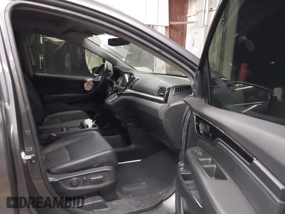 ✅ 2024 Honda Odyssey Touring • VIN: 5FNRL6H8XRB032500 • Lot: 43482392. Wystawiony na IAAI z przebiegiem 10 786 mil. Bezpłatny archiwum sprzedaży aukcyjnych z USA i szczegółowy raport historii pojazdu na DreamBid. Zdjęcie 5.