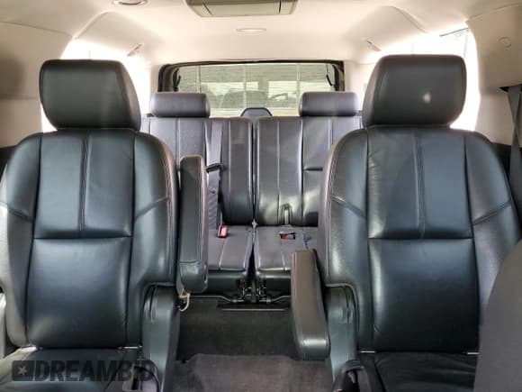 ✅ 2012 Chevrolet Suburban LT • VIN: 1GNSKJE7XCR261755 • Lot: 64262524. Wystawiony na Copart z przebiegiem 177 818 mil. Bezpłatny archiwum sprzedaży aukcyjnych z USA i szczegółowy raport historii pojazdu na DreamBid. Zdjęcie 10.