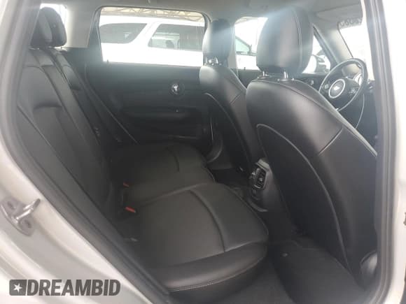 ✅ 2018 MINI Clubman Cooper • VIN: WMWLN5C51J2E34291 • Лот: 68028385. Опубликован ранее на Copart с пробегом 81 609 миль. Бесплатный доступ к архиву аукционных продаж из США и подробный отчёт об истории автомобиля на DreamBid. Изображение 10.