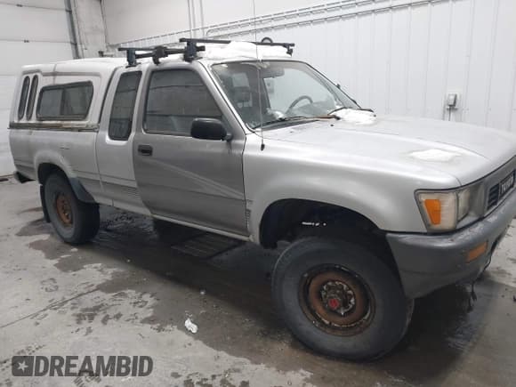 ✅ 1989 Toyota Pickup • VIN: JT4RN13P8K0001794 • Lot: 43760792. Listed on IAAI with 226,285 mi. Free auction sales archive from the USA and detailed vehicle history report at DreamBid. Image 1.
