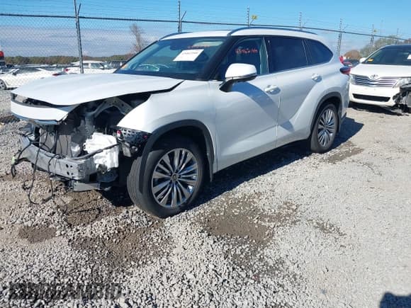 ✅ 2023 Toyota Highlander XLE • VIN: 5TDKDRBH3PS037913 • Лот: 43462166. Опубликован ранее на IAAI с пробегом 28 201 миль. Бесплатный доступ к архиву аукционных продаж из США и подробный отчёт об истории автомобиля на DreamBid. Изображение 19.