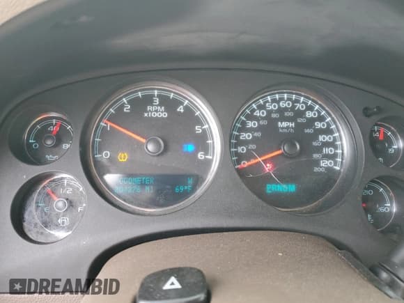 ✅ 2010 Chevrolet Suburban LTZ • VIN: 1GNUKKE36AR223741 • Lot: 60898234. Wystawiony na Copart z przebiegiem 204 276 mil. Bezpłatny archiwum sprzedaży aukcyjnych z USA i szczegółowy raport historii pojazdu na DreamBid. Zdjęcie 9.