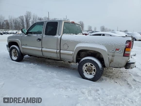 ✅ 2001 Chevrolet Silverado 2500HD LS • VIN: 1GCHK29G11E266964 • Лот: 46182055. Опубликован ранее на Copart с пробегом 208 512 миль. Бесплатный доступ к архиву аукционных продаж из США и подробный отчёт об истории автомобиля на DreamBid. Изображение 2.