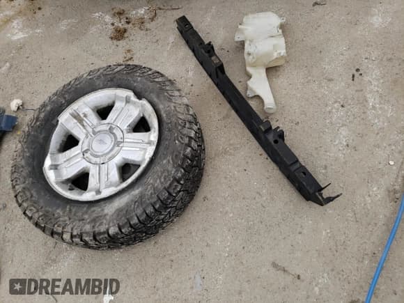 ✅ 2008 Chevrolet Suburban LTZ • VIN: 3GNFK16378G269056 • Lot: 69138044. Wystawiony na Copart z przebiegiem 329 083 mil. Bezpłatny archiwum sprzedaży aukcyjnych z USA i szczegółowy raport historii pojazdu na DreamBid. Zdjęcie 13.