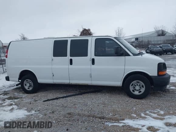 ✅ 2017 Chevrolet Express Cargo • VIN: 1GCWGBFF7H1222263 • Lot: 43569326. Listed on IAAI with 327,493 mi. Free auction sales archive from the USA and detailed vehicle history report at DreamBid. Image 14.