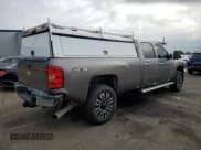 ✅ 2013 Chevrolet Silverado 3500HD LT • VIN: 1GC4K0C85DF228446 • Лот: 70173375. Опубликован ранее на Copart с пробегом 188 803 миль. Бесплатный доступ к архиву аукционных продаж из США и подробный отчёт об истории автомобиля на DreamBid. Изображение 3.