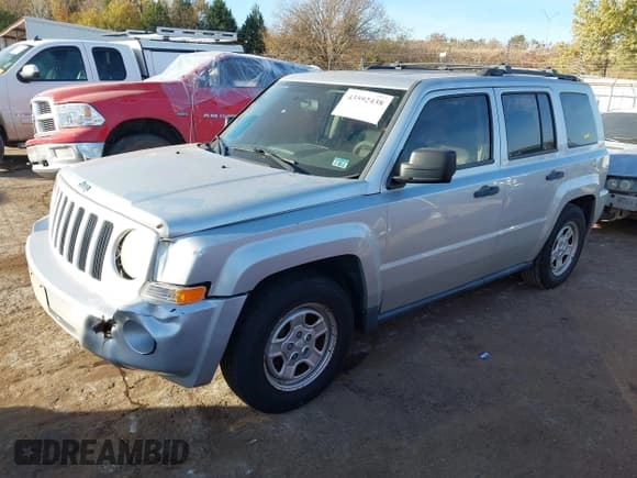 ✅ 2008 Jeep Patriot Sport • VIN: 1J8FT28018D750330 • Lot: 43592438. Listed on IAAI with 166,918 mi. Free auction sales archive from the USA and detailed vehicle history report at DreamBid. Image 18.