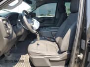 ✅ 2019 Chevrolet Silverado 1500 Custom • VIN: 1GCRYBEF7KZ374502 • Lot: 69553744. Wystawiony na Copart z przebiegiem 94 419 mil. Bezpłatny archiwum sprzedaży aukcyjnych z USA i szczegółowy raport historii pojazdu na DreamBid. Zdjęcie 7.