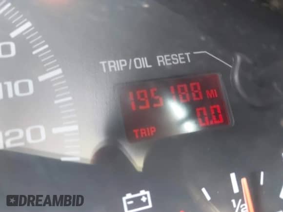 1999 Chevrolet Camaro z VIN 2G1FP22KXX2112225, wystawiony jako IAAI lot #41464711 z przebiegiem 195 188 mil mil oraz . Historia ofert i sprzedaży dostępna na DreamBid. Obrazek 7.