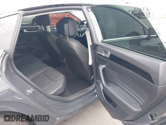 ✅ 2021 Volkswagen Arteon SE • VIN: WVWAR7AN3ME012973 • Lot: 43166406. Wystawiony na IAAI z przebiegiem 53 797 mil. Bezpłatny archiwum sprzedaży aukcyjnych z USA i szczegółowy raport historii pojazdu na DreamBid. Zdjęcie 8.