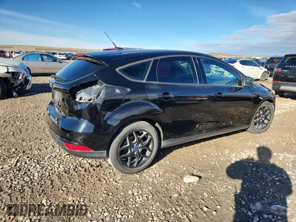 ✅ 2016 Ford Focus SE • VIN: 1FADP3K27GL324736 • Lot: 91740175. Wystawiony na Copart z przebiegiem 123 182 mil. Bezpłatny archiwum sprzedaży aukcyjnych z USA i szczegółowy raport historii pojazdu na DreamBid. Zdjęcie 3.