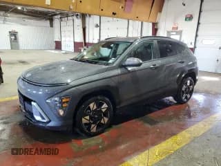 ✅ 2025 Hyundai Kona SEL • VIN: KM8HB3AB4SU321061 • Lot: 87108655. Wystawiony na Copart z przebiegiem 8 392 mil. Bezpłatny archiwum sprzedaży aukcyjnych z USA i szczegółowy raport historii pojazdu na DreamBid. Zdjęcie 1.
