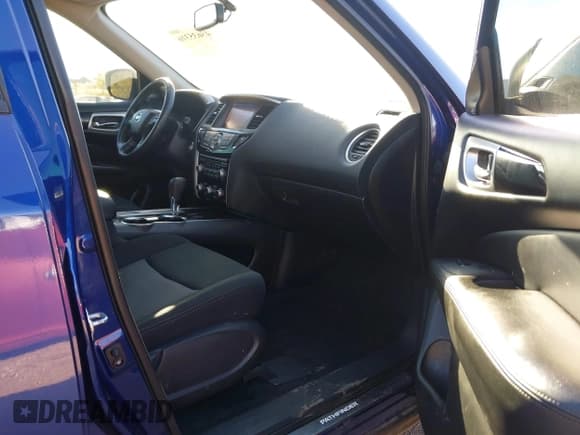 ✅ 2018 Nissan Pathfinder S • VIN: 5N1DR2MN3JC655192 • Lot: 43635316. Wystawiony na IAAI z przebiegiem 152 074 mil. Bezpłatny archiwum sprzedaży aukcyjnych z USA i szczegółowy raport historii pojazdu na DreamBid. Zdjęcie 5.