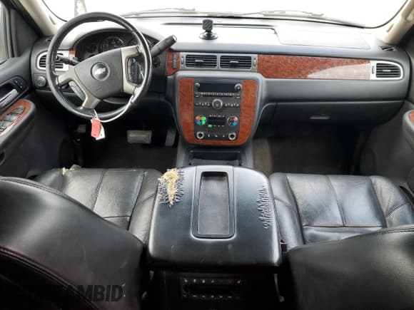 ✅ 2007 Chevrolet Suburban LTZ • VIN: 3GNFK16347G192502 • Lot: 42926704. Wystawiony na Copart z przebiegiem Nie podano. Bezpłatny archiwum sprzedaży aukcyjnych z USA i szczegółowy raport historii pojazdu na DreamBid. Zdjęcie 8.