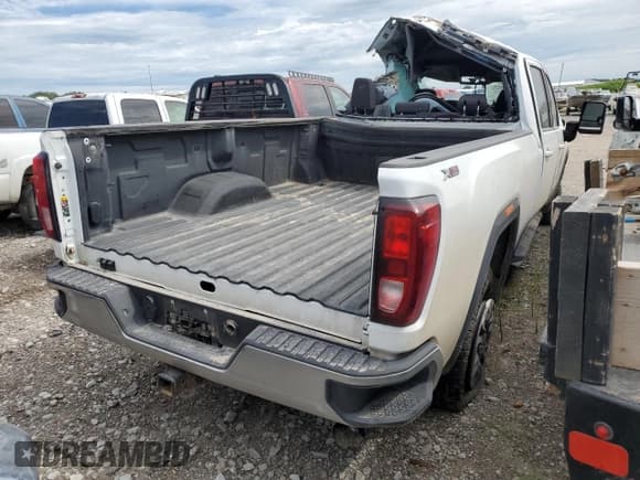 ✅ 2024 GMC Sierra 2500HD SLE • VIN: 1GT49MEY2RF120695 • Лот: 65224775. Опубликован ранее на Copart с пробегом 126 246 миль. Бесплатный доступ к архиву аукционных продаж из США и подробный отчёт об истории автомобиля на DreamBid. Изображение 3.