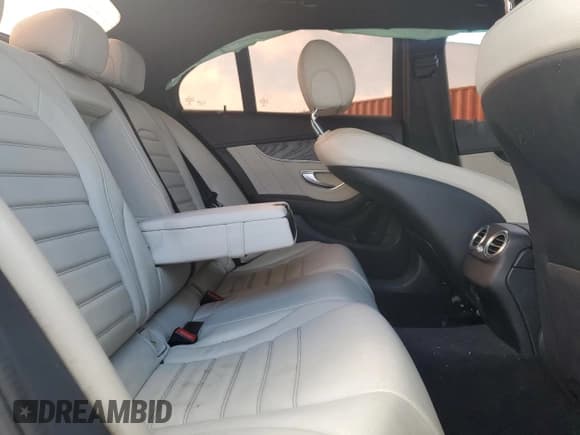 ✅ 2017 Mercedes-Benz C 43 AMG • VIN: 55SWF6EB7HU188565 • Lot: 87072524. Wystawiony na Copart z przebiegiem Nie podano. Bezpłatny archiwum sprzedaży aukcyjnych z USA i szczegółowy raport historii pojazdu na DreamBid. Zdjęcie 11.