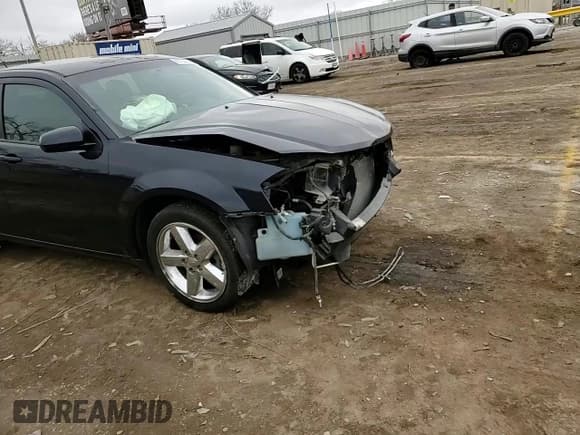 ✅ 2011 Dodge Avenger Lux • VIN: 1B3BD2FG6BN506517 • Lot: 86702824. Wystawiony na Copart z przebiegiem 107 708 mil. Bezpłatny archiwum sprzedaży aukcyjnych z USA i szczegółowy raport historii pojazdu na DreamBid. Zdjęcie 11.