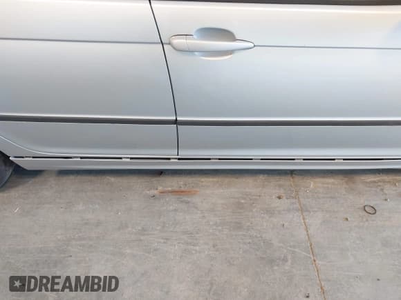 ✅ 2003 BMW 3 Series 325xi • VIN: WBAEU33413PH90673 • Lot: 43893354. Wystawiony na IAAI z przebiegiem 200 593 mil. Bezpłatny archiwum sprzedaży aukcyjnych z USA i szczegółowy raport historii pojazdu na DreamBid. Zdjęcie 6.