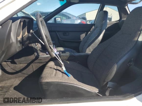 ✅ 1983 Porsche 944 • VIN: WP0AA0944DN463422 • Лот: 89517095. Опубликован ранее на Copart с пробегом 40 463 миль. Бесплатный доступ к архиву аукционных продаж из США и подробный отчёт об истории автомобиля на DreamBid. Изображение 7.