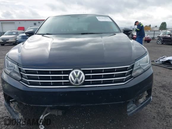 ✅ 2017 Volkswagen Passat SE • VIN: 1VWBT7A35HC017255 • Lot: 43702016. Listed on IAAI with 115,498 mi. Free auction sales archive from the USA and detailed vehicle history report at DreamBid. Image 12.